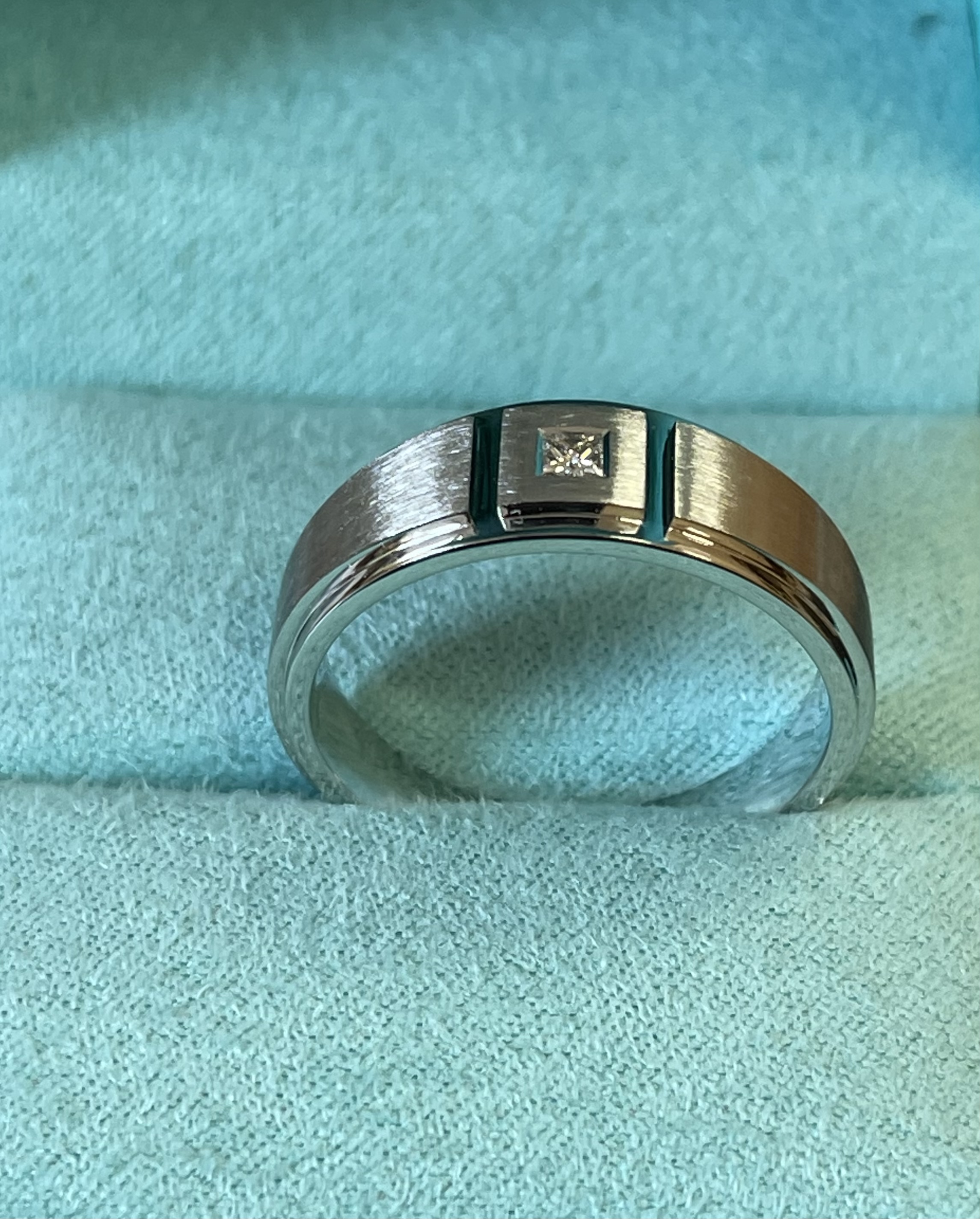 Кольцо с бриллиантом(0,10 ct.)из платины 950 пробы