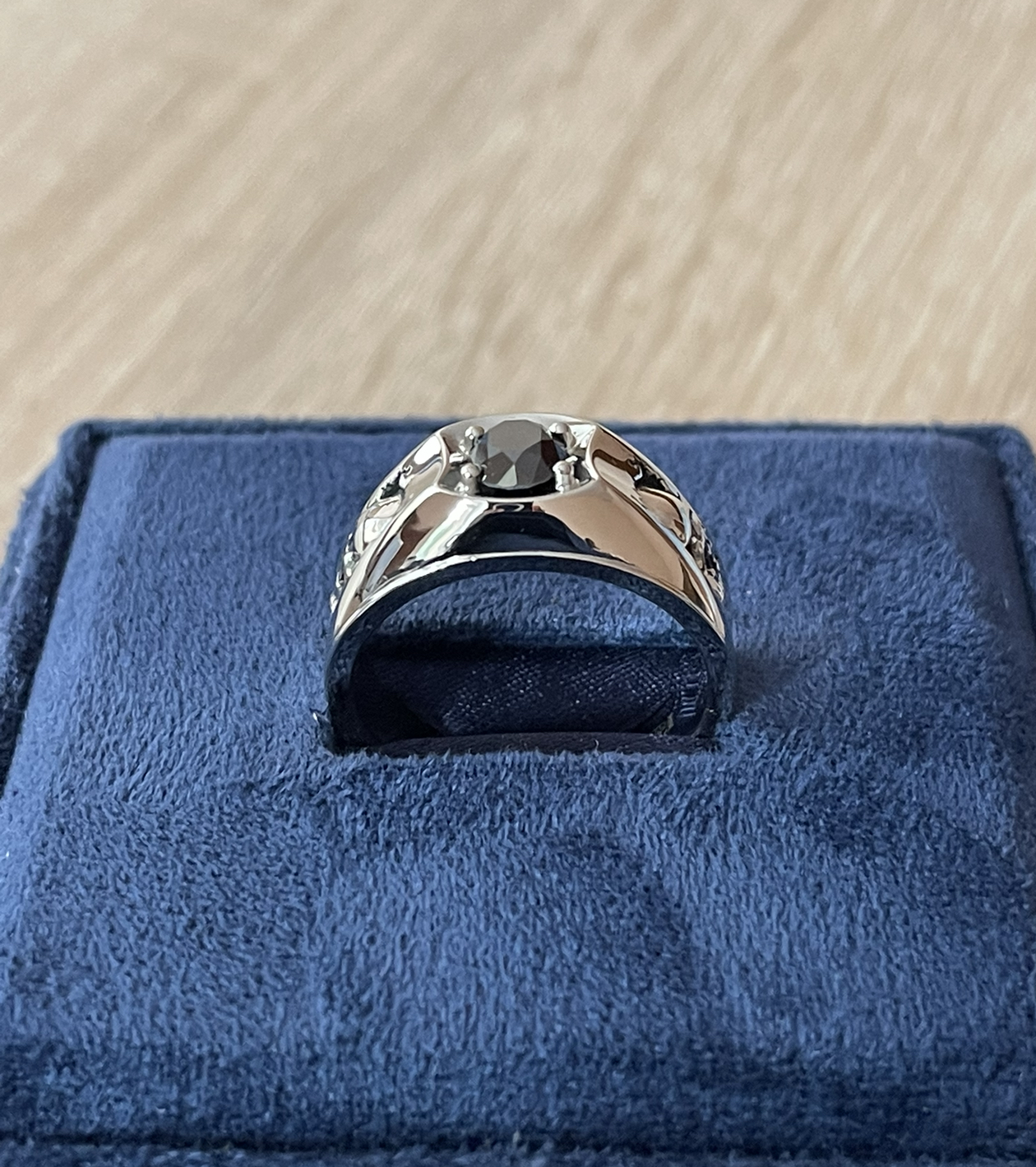 Мужское кольцо с чёрным бриллиантом(0,80 ct.) из серебра 925 пробы