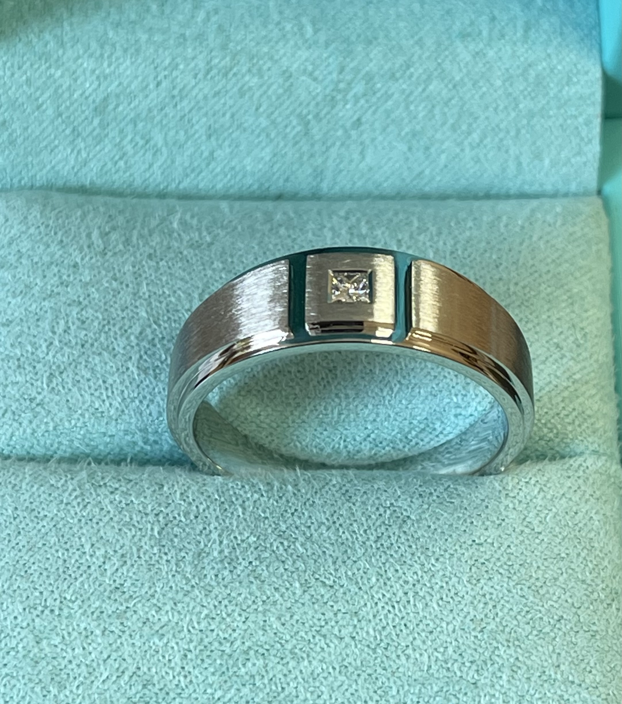 Кольцо с бриллиантом(0,10 ct.)из платины 950 пробы