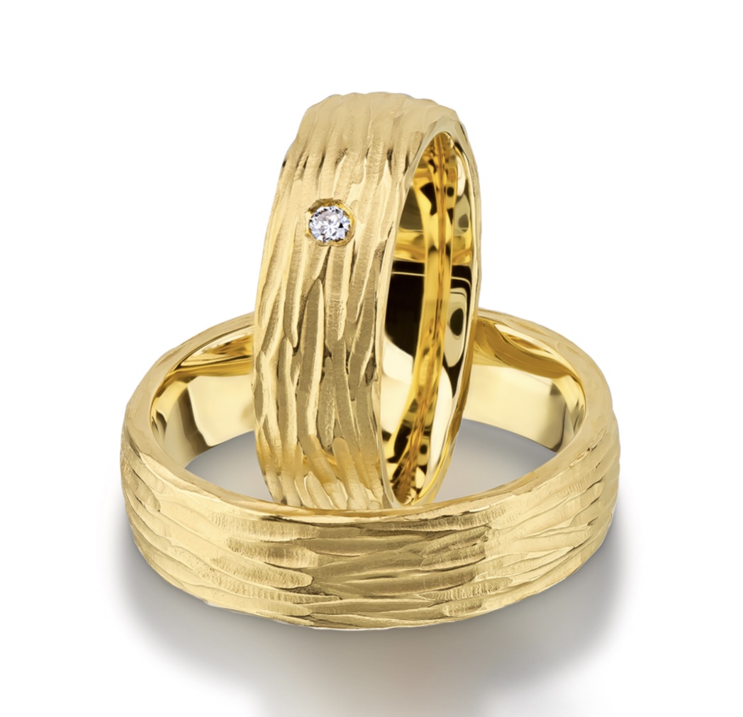 Обручальные кольца с бриллиантом(0,03 ct.) из золота