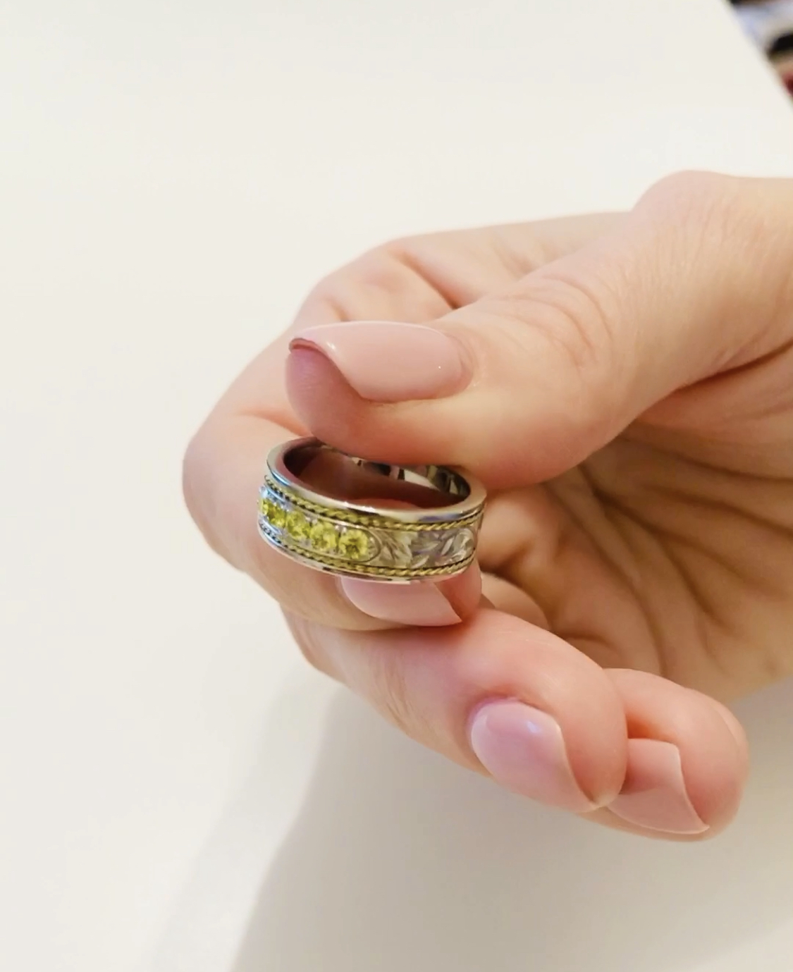 Обручальное кольцо с бриллиантами(0,25 ct) из платины и золота