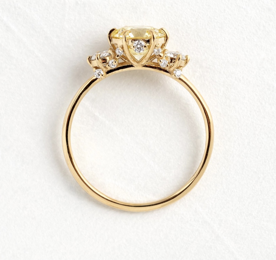 Кольцо с жёлтым бриллиантом(0,35 ct.) из золота 750 пробы