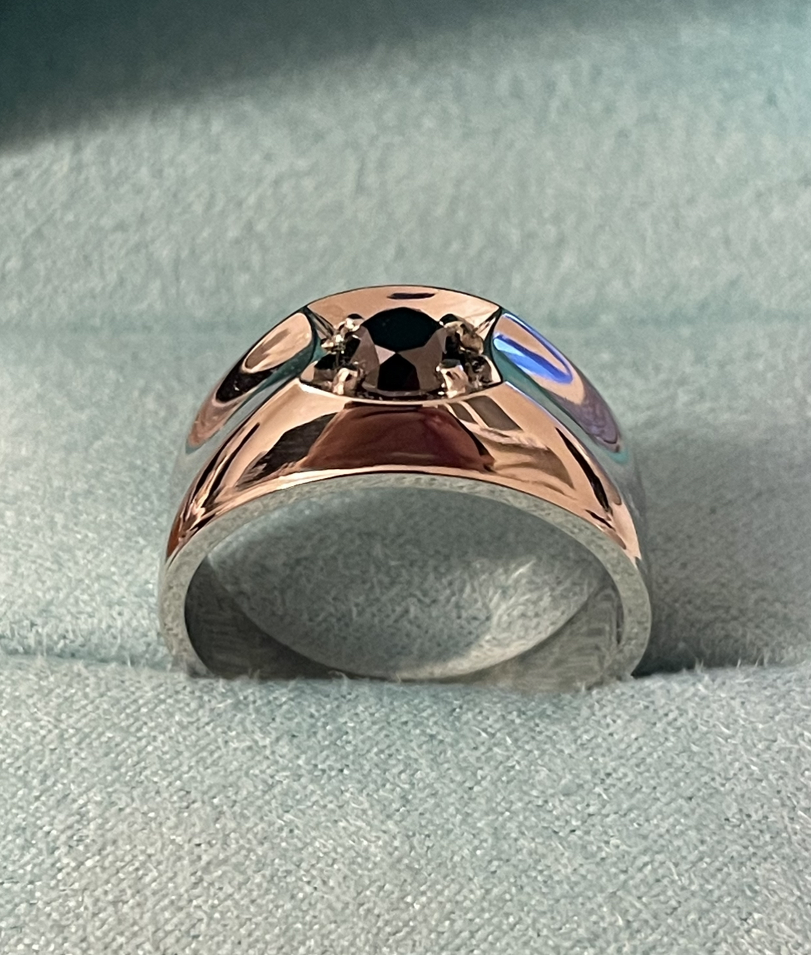 Мужское кольцо с чёрным бриллиантом(0,90 ct.) из платины 950 пробы