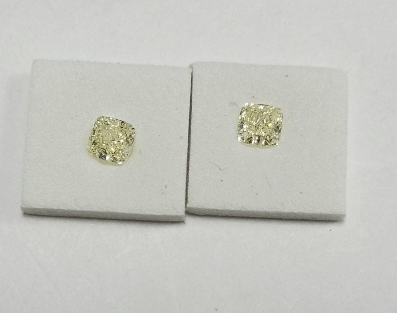 Кольцо с жёлтым бриллиантом огранки «Кушон»(0,50 ct.) из золота 750