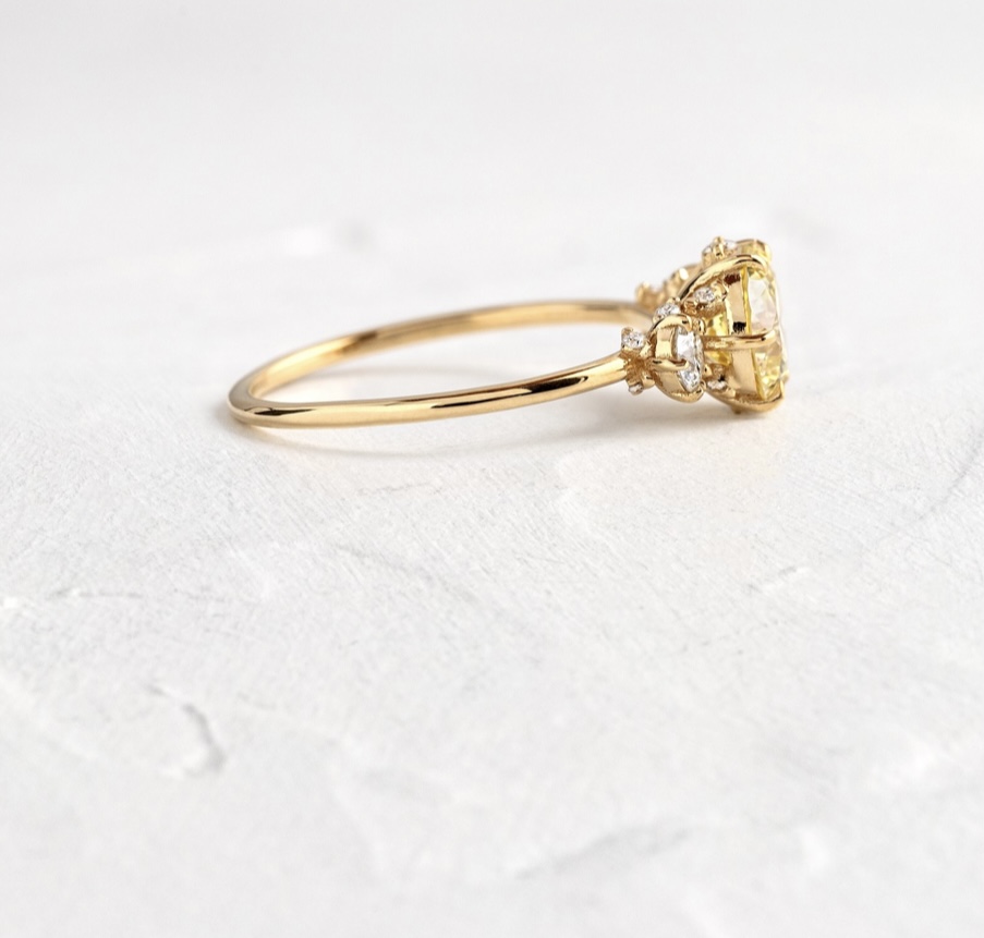 Кольцо с жёлтым бриллиантом(0,35 ct.) из золота 750 пробы