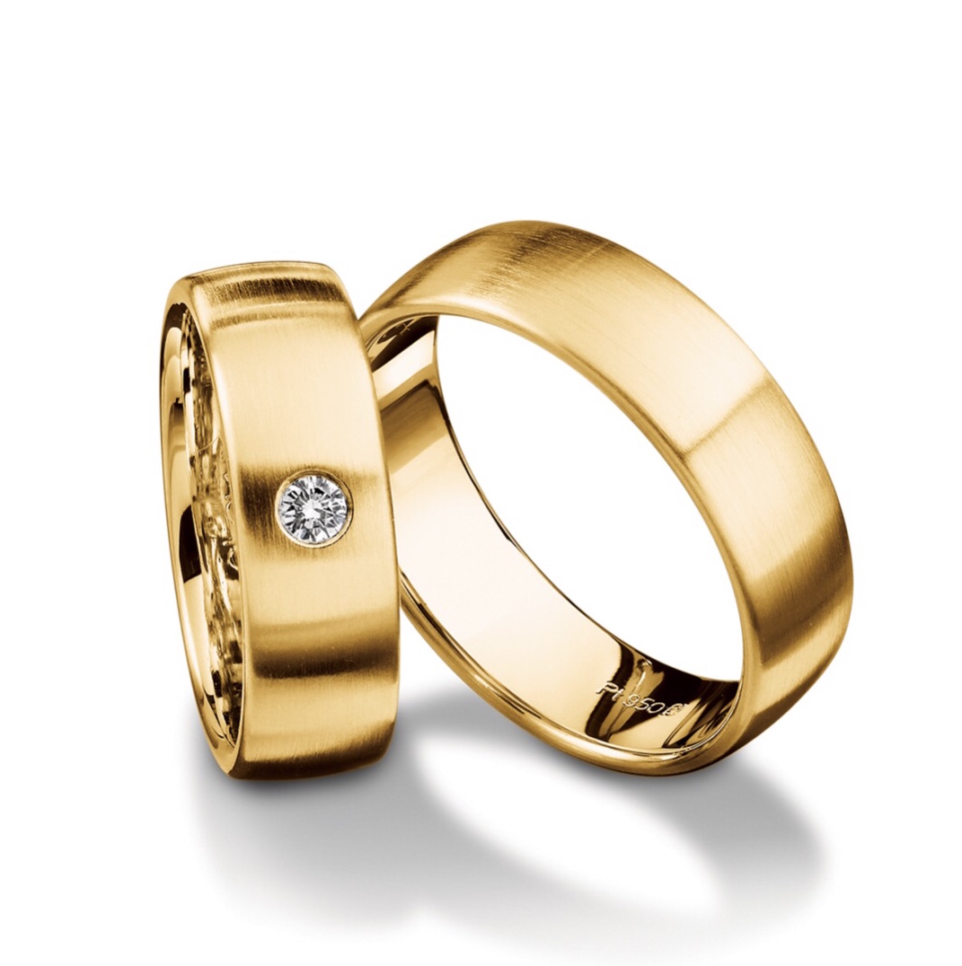 Обручальные кольца с бриллиантом(0,07 ct.) из золота