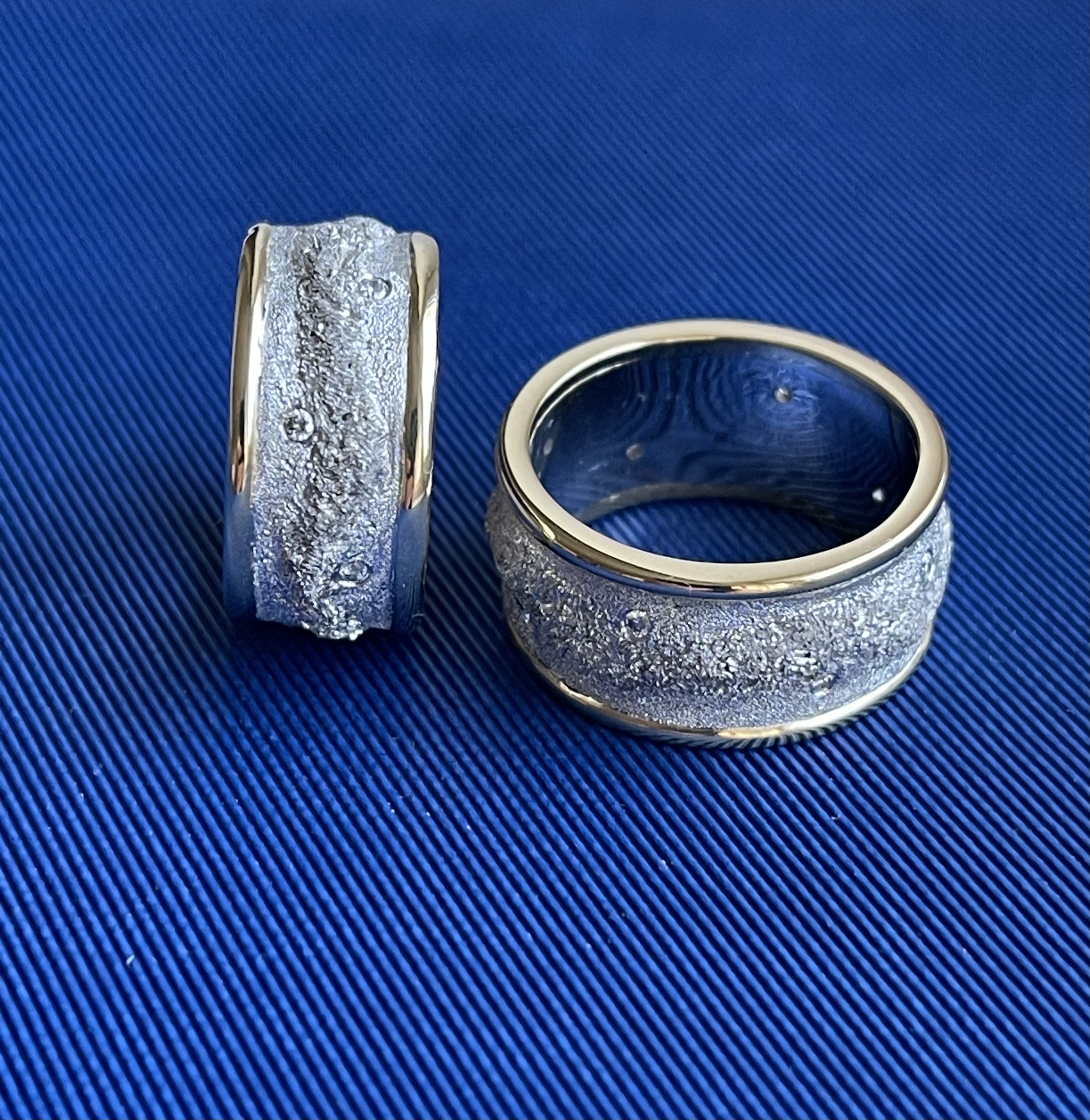 Обручальные кольца с бриллиантами(0,042 ct) из платины и золота 