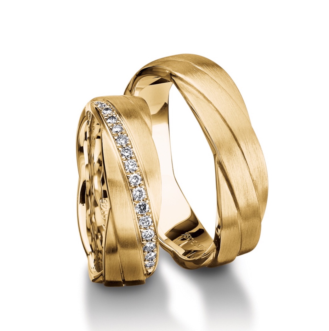 Обручальные кольца с бриллиантами(0,150 ct.) из золота
