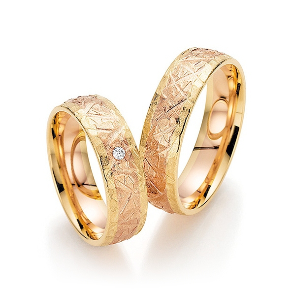 Золотые обручальные кольца с бриллиантом(0,05 ct.)