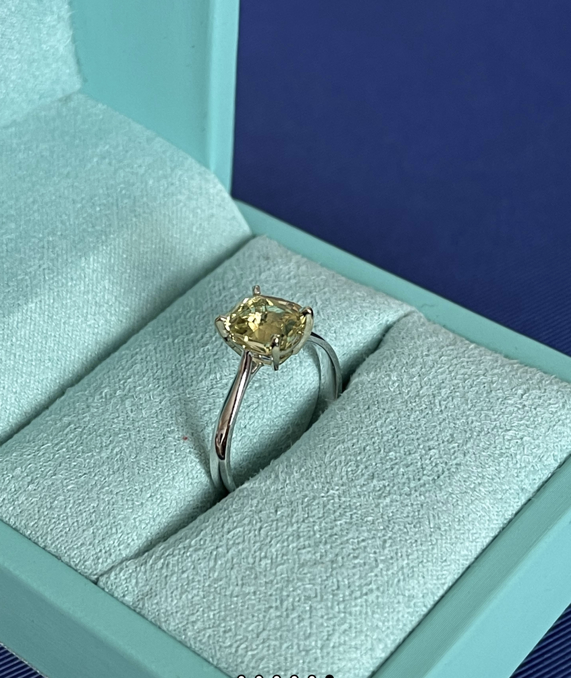 Кольцо с жёлтым бриллиантом(0,55 ct.) из платины 950 пробы